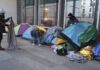 La policía desaloja campamento migrante en París. Activistas dicen que es una campaña preolímpica