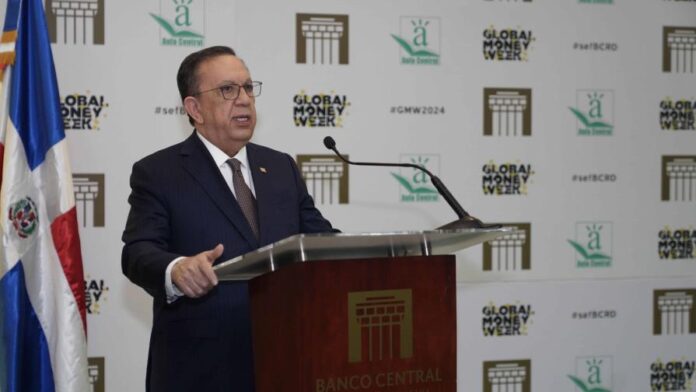 casi-500-mil-dominicanos-fueron-incorporados-al-sistema-financiero-focus-min0.37-0.47-896-504