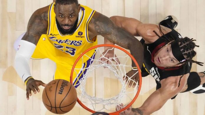 lebron-james-critica-en-el-centro-de-repeticion-de-la-nba-focus-0-0-896-504