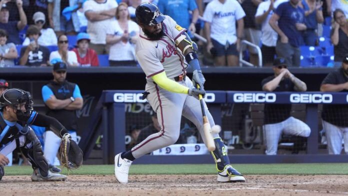 ozuna-pega-jonron-arcia-remolca-en-la-10ma-a-los-bravos-focus-0-0-896-504