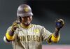 Luis Arráez dispara cuatro hits en su primer partido con el uniforme de los Padres