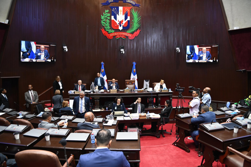 Comisión especial de diputados que estudia Código Penal extiende hasta miércoles plazo de reuniones
