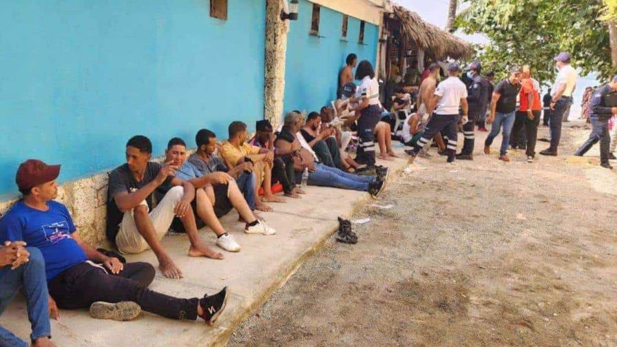 Armada amplía búsqueda de otras posibles víctimas del naufragio en Guayacanes