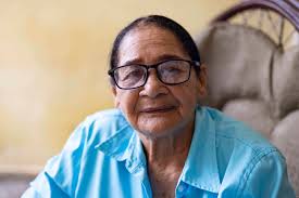 Villa Herminia no se rindió: se graduó de Enfermería a los 87 años