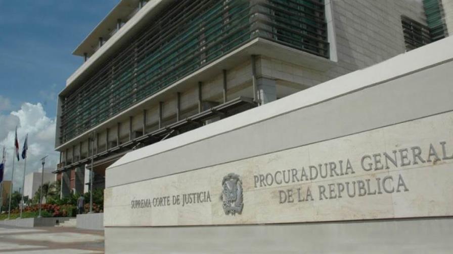 La Procuraduría investiga caso de trata de personas tras detención de haitianos en el AILA