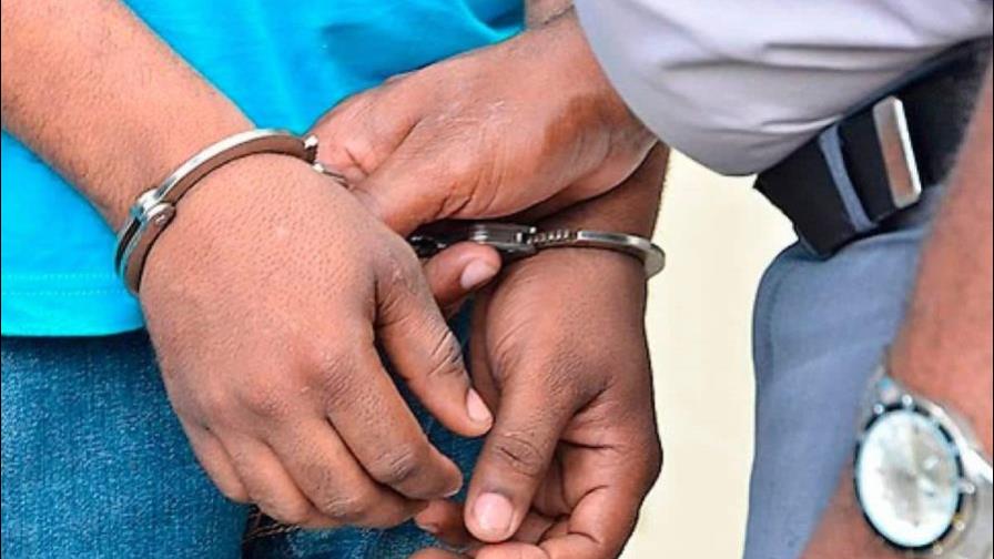 Se entrega «el Peluquero», buscado por la muerte de dos personas en Santo Domingo Oeste
